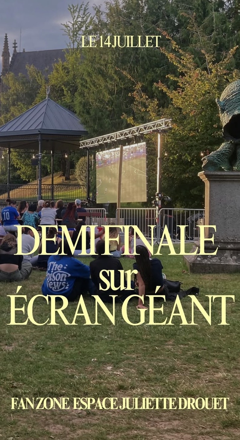 Demi finale sur écran géant - espace Juliette Drouet 💙🤍❤️